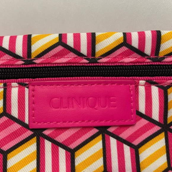 NWOT- Clinique makeup bag, small- great for travel or to carry in purse - Picture 2 of 7